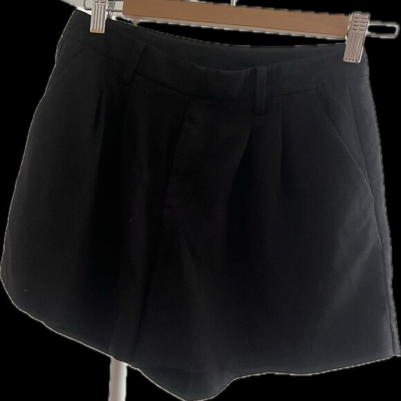 Uniqlo Black Formal Pleated Shorts size Zero - Picture 6 of 6